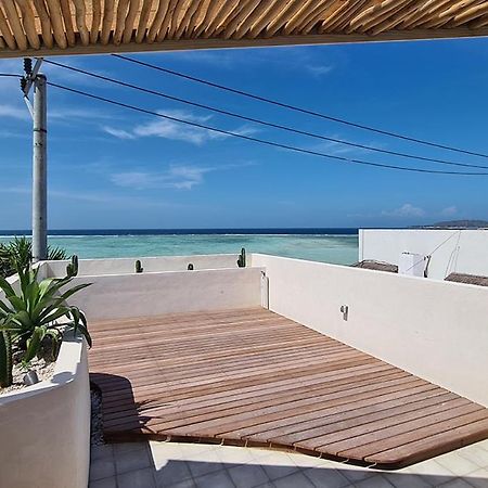 Shore Thing Gili Air Beachfront Apartment 외부 사진