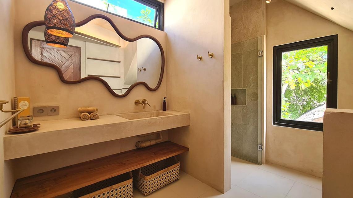 Shore Thing Gili Air Beachfront Apartment 외부 사진