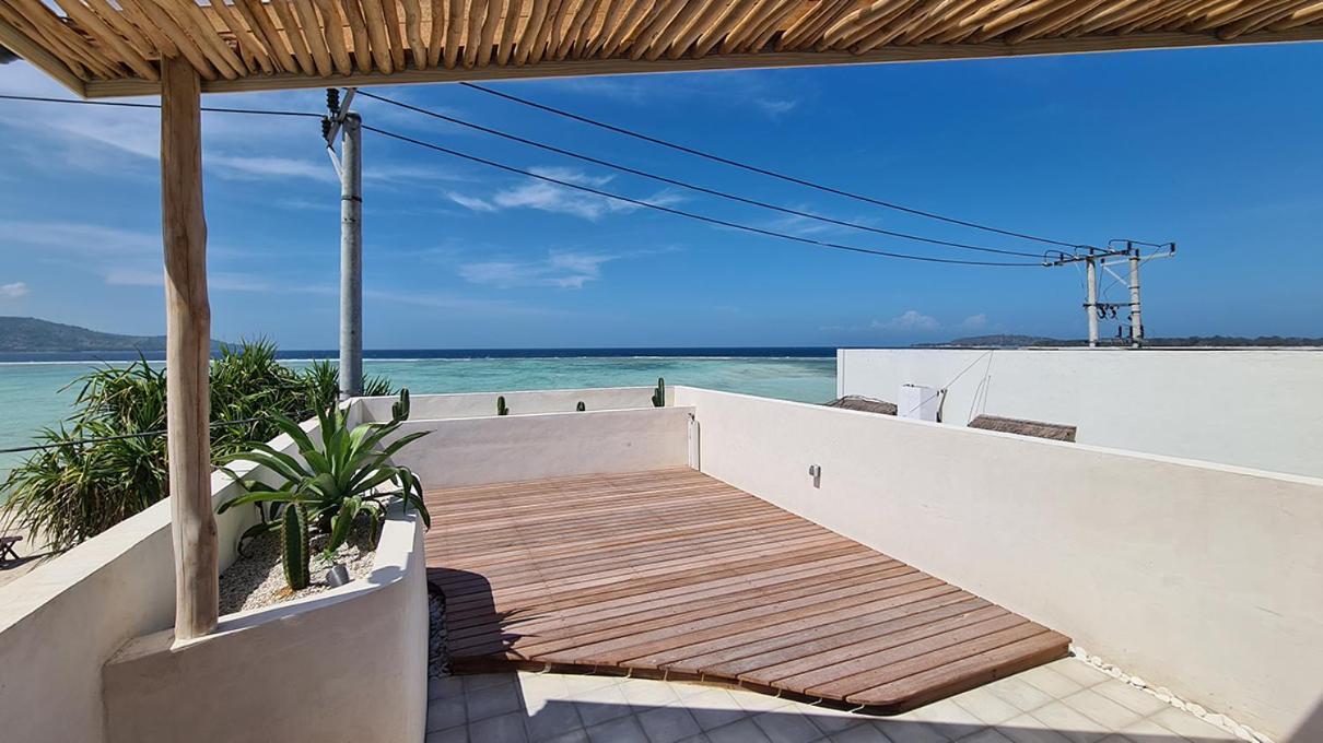 Shore Thing Gili Air Beachfront Apartment 외부 사진