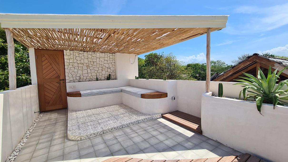 Shore Thing Gili Air Beachfront Apartment 외부 사진